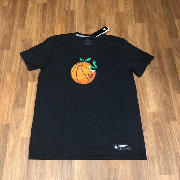🏀 NWT Adidas Basketball NYC Take A Bite T-Shirt - Picture 3 of 7